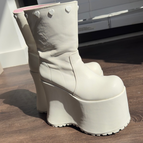 Sugar Thrillz Platform Boots - Picture 6 of 10